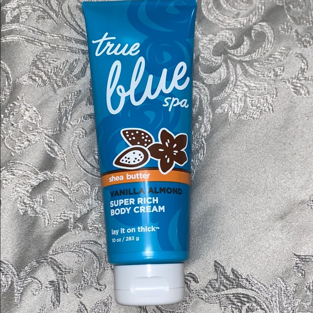 Bath & body true blue Vanilla almond cream